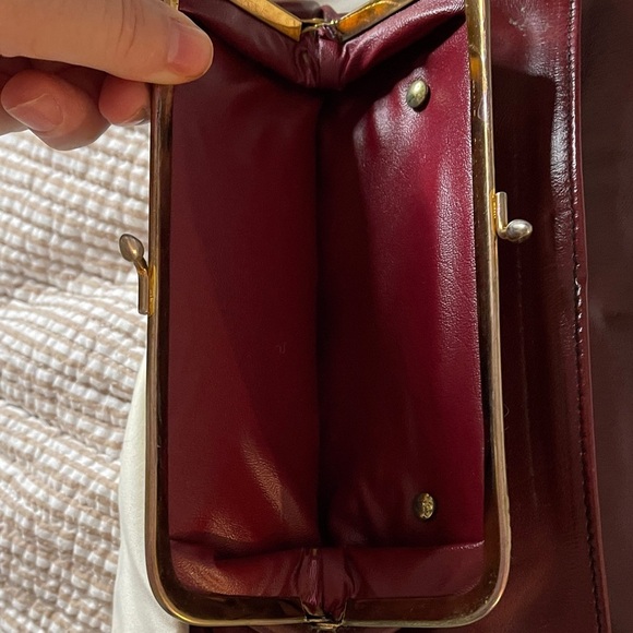 Vintage Burgundy Leather Clutch with Gold Accent and KissLock - Picture 4 of 6